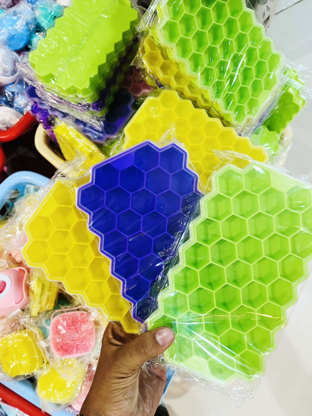 Honeycomb Ice Cube Mold Tray With Lid